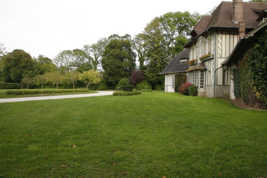 Bed and Breakfast Manoir De Benerville Довиль Экстерьер фото