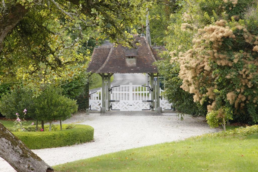 Bed and Breakfast Manoir De Benerville Довиль Экстерьер фото