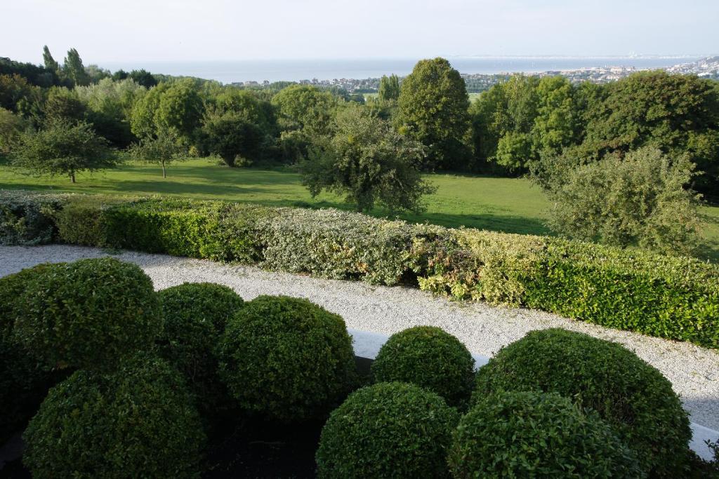 Bed and Breakfast Manoir De Benerville Довиль Экстерьер фото